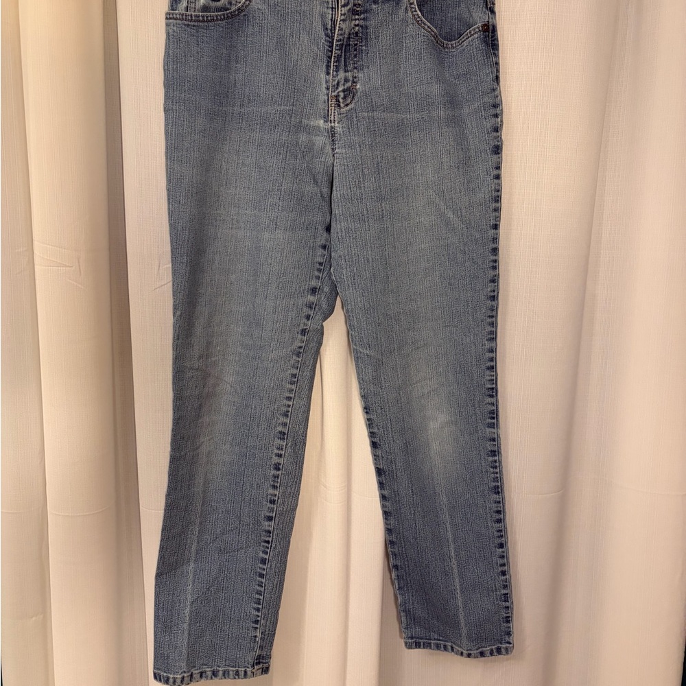 Gloria Vanderbilt Light Blue Straight Leg Jeans